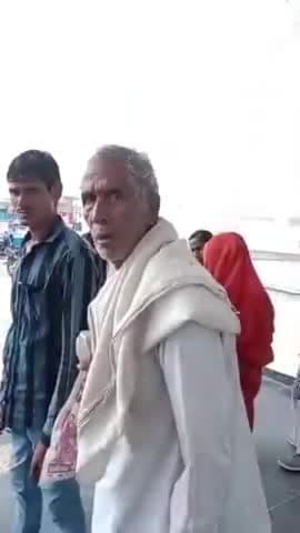 कई सालो से यहीं खेल सरकारी अस्पताल ट्रॉमा सेंटर चल रहा है 
सब बlहरी सिंगरौली आके निजी क्लिनिक चलाते हैं और ट्रामा भेजने