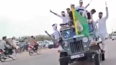 सीकर: सीकर में खतरनाक ढंग से गाड़ी चलाते हुए युवकों का वीडियो सोशल मीडिया पर हुआ वायरल