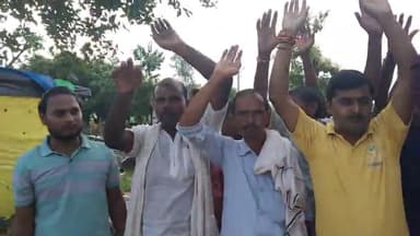 यूपी बलरामपुर में सफाई व्यवस्था ध्वस्त होने को लेकर सिंह पुर के ग्रामीणो ने जमकर प्रदर्शन किया। ग्रामीणो ने बताया कि गां