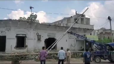 बड़गांव: कलेक्टर के निर्देश पर UIT द्वारा फतेहपुरा चौराहे से भुवाणा जाने वाली रोड को चौड़ा करने का काम हुआ शुरू