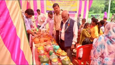 बलरामपुर: माटी कला बोर्ड द्वारा फौजदार पुरवा में किया गया एक दिवसीय जागरूकता शिविर का आयोजन