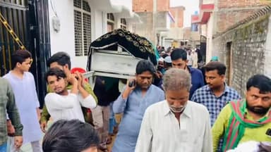 बस्ती: समाजवादी लोहिया वाहिनी बस्ती के जिलाध्यक्ष मोहम्मद जावेद का हुआ निधन, शोक संवेदना व्यक्त करने पहुंचे पार्टी के कई नेता