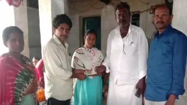 కొండపి: జెడ్.మేకపాడు గ్రామంలో ఓ వ్యక్తికి మృతి చెందగా కుటుంబ సభ్యులకు వైఎస్ఆర్ బీమా పథకంలో భాగంగా మట్టి ఖర్చులకు10వేలనగదు అందజేత