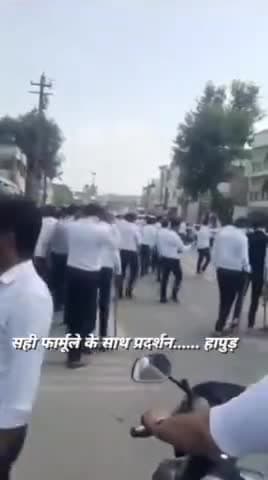 हापुरअधिवक्ताओ के साथ पुलिस द्वारा लाठी डंडों से बर्बरता करने पर जिसका उत्तर प्रदेश बार काउंसलिंग एव समस्त जनपदअधिवक्ताओ नेअपना समर्थन कर प्रदर्शन किया