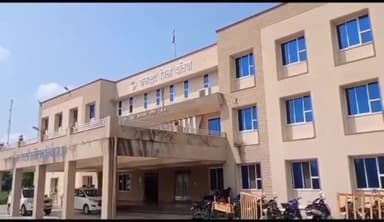 दतिया नगर: न्यू कलेक्ट्रेट भवन में कलेक्टर ने की लंबित पत्रों एवं सीएम हेल्पलाईन के प्रकरणों की विभागवार समीक्षा