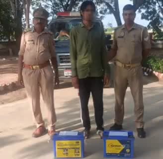 केराकत: बिथार से थाना गौरा बादशाहपुर की पुलिस टीम ने एक शातिर अभियुक्त को 2 बैटरी बरामद कर किया गिरफ्तार, चालान कर भेजा न्यायालय