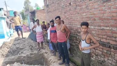 मधवापुर में जल जीवन मिशन योजना बनी ग्रामीणों की मुसीबत ठेकेदार की तानाशाही से रास्ता बंद