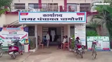 चामोर्शी: आमदार डॉ देवराव होळी यांनी चामोर्शी शहरातील गणेश मंडळांच्या गणपती बाप्पाचे घेतले दर्शन