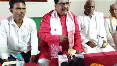 आखिर भारतीय किसान जिला सम्मेलन किया गया जिसमें प्रेस कांफ्रेंस करके सुदामा प्रसाद भोजपुरी विधानसभा का विधायक केंद्र सरका