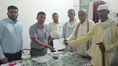 अजयगढ़: पुखरा के ग्रामीणों की भूमि में ठेकेदार द्वारा जबरन सड़क निर्माण करने पर ग्रामीणों ने कलेक्टर के नाम SDM को सौंपा ज्ञापन