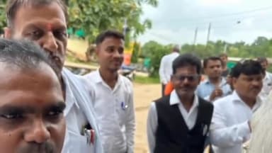 शाहनगर: अधिवक्ताओं ने पवई अनुविभागीय अधिकारी को सौंपा ज्ञापन