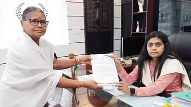 डोमचांच: नगर क्षेत्र स्थित मां चंचालिनी धाम मंदिर को पर्यटनीय स्थल स्वीकृति हेतु 20 सूत्री उपाध्यक्ष ने उपायुक्त को सौंपा ज्ञापन