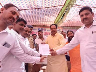 बलरामपुर समाचार ग्राम प्रधानों की समस्या सरकार को जल्द से जल्द निपटना होगा नहीं 2024 के लोकसभा चुनाव में पैदा होगी समस्या अशोक जादौन बताते चलें कि विकासखंड सदर प्रांगण में आयोजित पंचायत परिषद के कार्यक्रम में पंचायत परिषद के राष्ट्रीय अध्यक