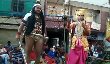 औरैया: मोहल्ला महावीरगंज में बुढ़वा मंगल के पर्व पर हुआ धनुष यज्ञ का आयोजन, सुबह तक लीला देखने के लिए जुटे रहे श्रोता