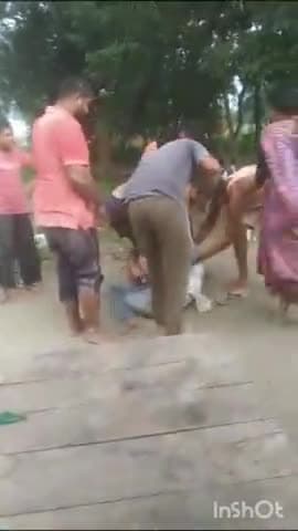 कैसरगंज: छपर तला में दबंगों ने की युवक की पिटाई, मारपीट का वीडियो सोशल मीडिया पर हुआ वायरल