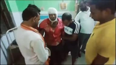 तमकुही राज: तमकुही मुरलीधर गांव के पास फोरलेन पर दो बाइकों की टक्कर, दो लोग बुरी तरह घायल