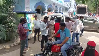 गोपालगंज: बथना कुटी में पैदल जा रहे युवक को अज्ञात वाहन ने मारा ठोकर हुई मौत पोस्टमार्टम के लिए शव को लाया गया सदर अस्पताल