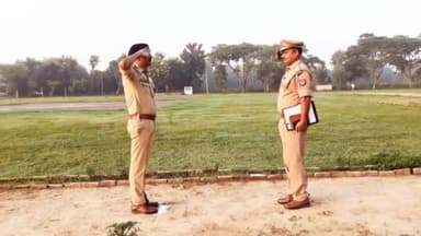 बलरामपुर: क्षेत्राधिकार लाइन ने पुलिस लाइन में परेड का किया निरीक्षण, शारीरिक व मानसिक रूप से स्वस्थ रहने के लिए लगवाई दौड़