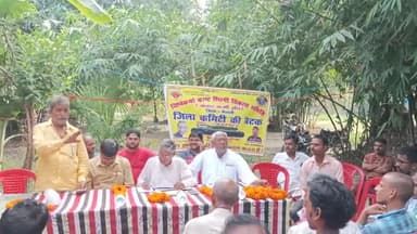 महुआ: विश्वकर्मा कास्ट शिल्पी विकास समिति के बैनर तले महुआ के भूतनाथ चौक पर आरा मिल संचालकों की बैठक  विभिन्न मुद्दों पर चर्चा