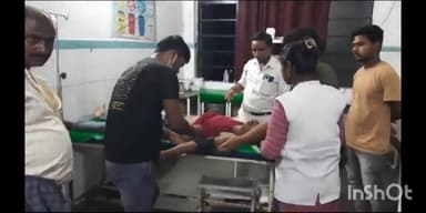 सुपौल: सुपौल सदर थाना क्षेत्र के दुर्गा स्थान के समीप ट्रैक्टर और मोटरसाइकिल की टक्कर में एक युवक जख्मी सदर अस्पताल सुपौल में इ