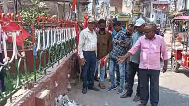 नौतन: भगत सिंह की जयंती पर नगर निगम बेतिया द्वारा प्रतिमा की सफाई नहीं कराए जाने पर भाकपा माले के नेताओं ने जताई नाराज़गी