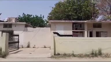 शिकोहाबाद: जशोदा नगर लेबर कॉलोनी के पीछे 24 घरों में चेकिंग के दौरान पकड़ी गई विद्युत चोरी, 24 लोगों पर केस दर्ज