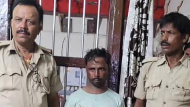 सिकटी: बरदाहा पुलिस ने फरार खस्सी चोर को सिकटी थाना क्षेत्र के बारूदहा नेपाल सीमा से किया गिरफ्तार, भेजा जेल