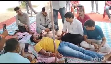 गोंडा: विश्वविद्यालय स्थापना की मांग को लेकर गांधी पार्क में अनशन पर बैठे अवध केसरी सेना के राष्ट्रीय अध्यक्ष की बिगड़ी तबीयत