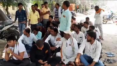 मांट: SE के व्यवहार से नाखुश बिजली विभाग के संविदा कर्मियों ने शुरु की हड़ताल, मांट बिजली घर पर जमकर की नारेबाजी