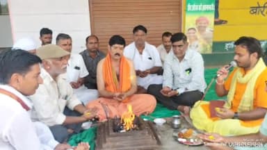 रानीवाड़ा: रानीवाड़ा क्षेत्र को सांचौर में शामिल करने का विरोध धरनार्थियों ने सद्भावना यज्ञ में दी आहुतियां।