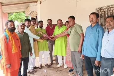 जामताड़ा: राष्ट्रीय मानवाधिकार सेवा ट्रस्ट के प्रदेश अध्यक्ष पहुंचे जामताड़ा, राष्ट्रीय उपाध्यक्ष ऐहतासामूल मिर्जा को दी बधाई