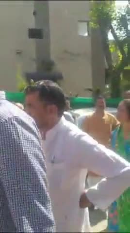 पंचकूला: सेक्टर-19 के रिहायशी एरिया में सीवरेज लाइन डालने को लेकर लोगों ने किया विरोध, पंजाब-हरियाणा बॉर्डर पर अधिकारी पहुंचे