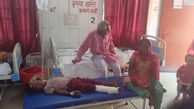 हाथरस: दाऊजी मेले में खिलौने बेच रही महिला की बच्ची को बाइक सवार ने मारी टक्कर, बच्ची गंभीर रूप से घायल