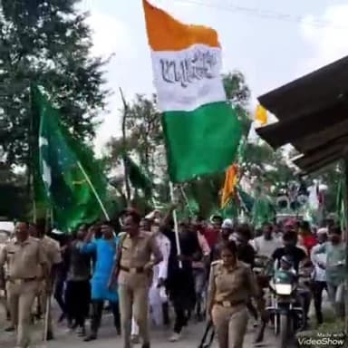 सुल्तानपुर: सुलतानपुर में रबीउल अव्वल के जुलूस में तिरंगे का हुआ अपमान,वीडियो वायरल होने पर दर्ज हुआ मुकदमा