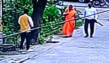 गोंडा: आवास विकास कॉलोनी में कथित महंत ने आशीर्वाद देने के नाम पर महिला से लिया जेवर व नकदी, नगर कोतवाली में केस दर्ज