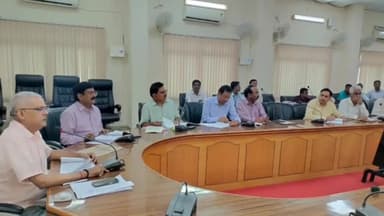 गोंडा: आयुक्त सभागार में आयुक्त की अध्यक्षता में संभागीय परिवहन प्राधिकरण की हुई बैठक दिया आवश्यक दिशा निर्देश