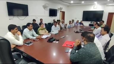 गिर्वा: राजस्थान मिशन 2030 के तहत CM के जिले में प्रस्तावित संवाद कार्यक्रम की तैयारियों को लेकर कलेक्ट्रेट सभागार में हुई बैठक