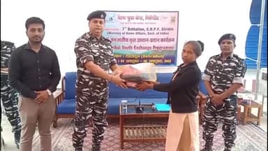 गिरिडीह: जनजाति युवा आदान-प्रदान कार्यक्रम के तहत सीआरपीएफ कैंप से 20 युवक युवतियों को देहरादून के लिए किया गया रवाना।