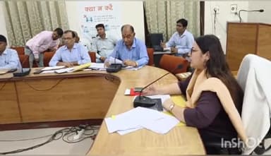 गोंडा: DM नेहा शर्मा ने कलेक्ट्रेट में ज़िला पंचायत, ग्राम पंचायत व क्षेत्र पंचायत विकास योजना के संबंध में की बैठक