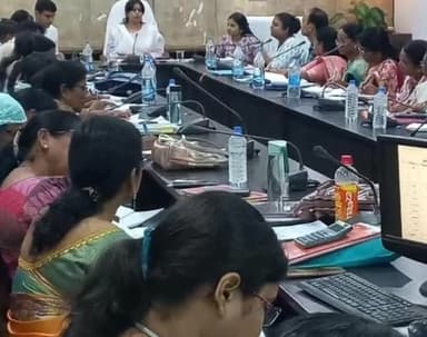 कांकेर: जिला कार्यालय के सभा कक्ष में कलेक्टर ने ली महिला एवं बाल विकास विभाग की समीक्षा बैठक