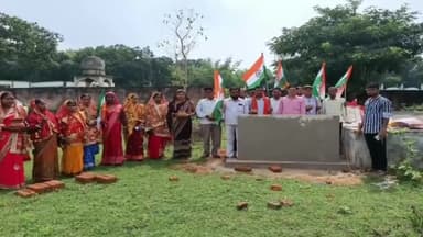 बिरनी: बिरनी के शाखाबारा  पंचायत सचिवालय के समीप शिलापट्ट बनाकर मेरी मिट्टी मेरा देश कार्यक्रम का आयोजन हुवा आयोजन