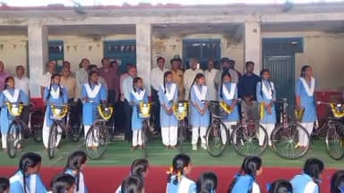 इटारसी: शहर के सूरजगंज की शासकीय कन्या शाला की 11 छात्राओं को मिली साइकिल विधायक नगर पालिका अध्यक्ष जनपद अध्यक्ष ने किया वितरण