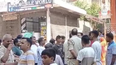 चनपटिया: बेतिया में दुकान का शटर काटकर ₹15 लाख के मोबाइल ले उड़े चोर, पुलिस जांच में जुटी