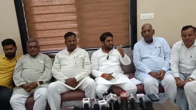 अलवर: विधायक ने अपने कार्यालय पर प्रेस वार्ता की,उन्होंने कहा कि वोटो की राजनीति है