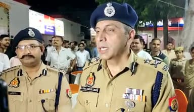जन सहभागिता से #थाना_बाह प्रांगण में आए सुधार के संबंध में क्षेत्र के संभ्रांत व्यक्तियों के साथ गोष्ठी के दौरान 
CPAgra