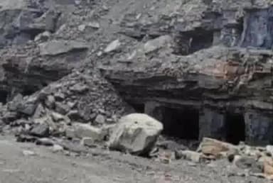 निरसा/चिरकुंडा: कापासारा आउटसोर्सिंग में अवैध खनन के दौरान जोरदार आवाज के साथ फिर धंसी चाल, चार की मौत होने की आशंका
