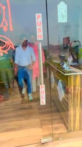 फतुहा ओम प्रकाश बिल्डरवा के पापा साथ मैं