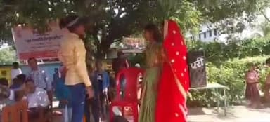 केराकत: छातीडीह गांव में समग्र शिक्षा अभियान के तहत 'हम बनाएंगे निपुण प्रदेश' शिक्षा चौपाल का किया गया आयोजन