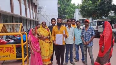 जमुई: एसपी कार्यालय पहुंचे फतेहपुर गांव के लोग, कहा - गरही थाने की पुलिस ने झूठे शराब मामले में युवक को किया गिरफ्तार