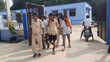 नासरीगंज: उत्पाद विभाग के पुलिस ने नासरीगंज के विभिन्न इलाकों में छापेमारी कर अवैध शराब के साथ पांच लोगों को किया गिरफ्तार।